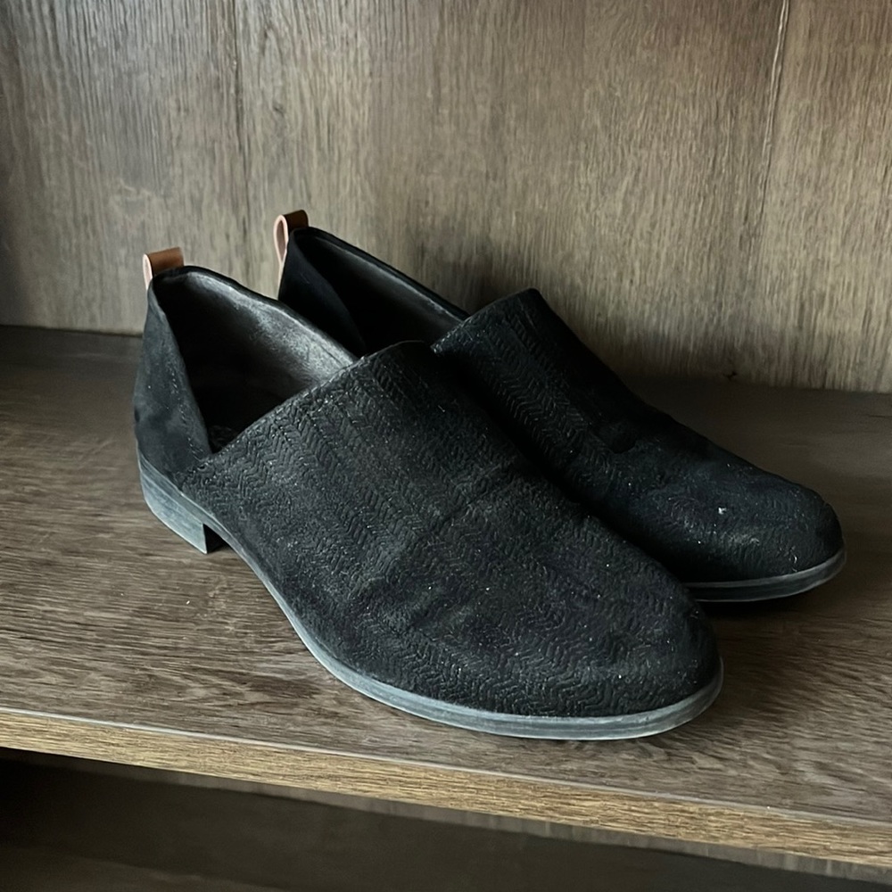 Black shoes